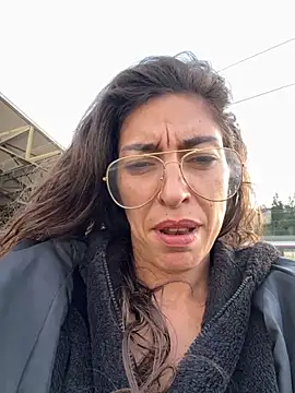 amanilouve online show from November 2025 03:16:01 PM