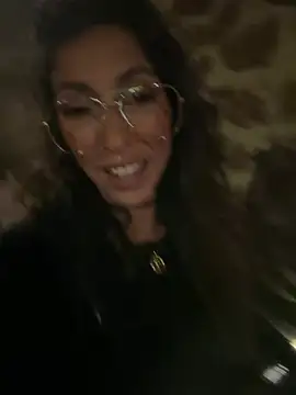 amanilouve online show from April 2026 09:41:01 PM