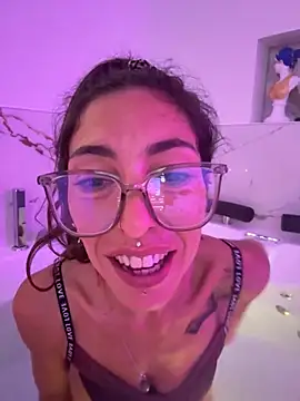 amanilouve online show from March 2026 09:54:02 AM