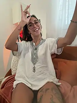 amanilouve online show from March 2026 11:01:01 AM