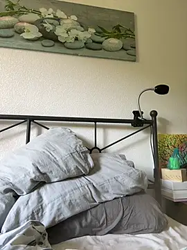 amanilouve online show from April 2026 07:22:01 AM