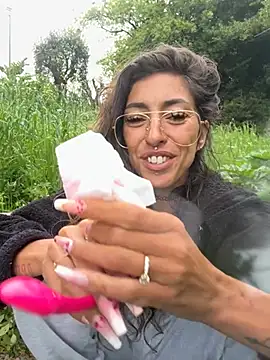 amanilouve online show from April 2026 09:34:02 AM