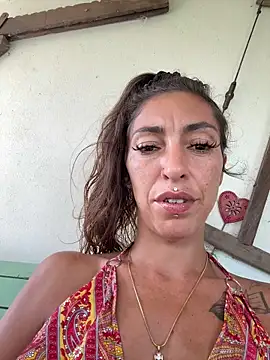 Snapshot of amanilouve chatting on May 2026 01:39:02 PM amanilouve online show from May 2026 01:39:02 PM