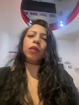 Snapshot of saphira_owen chatting on February 2025 06:20:01 PM saphira owen online show from February 2025 06:20:01 PM