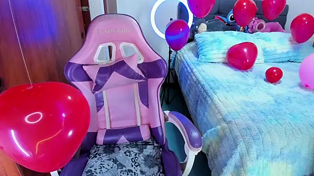 saphira owen online show from February 2026 05:13:02 PM