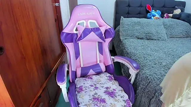 Snapshot of saphira_owen chatting on November 2025 07:50:02 PM saphira owen online show from November 2025 07:50:02 PM