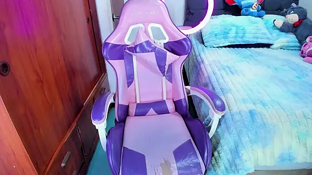 saphira owen online show from April 2026 05:25:01 PM