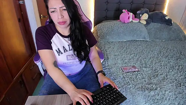 Snapshot of saphira_owen chatting on March 2025 11:37:02 PM saphira owen online show from March 2025 11:37:02 PM