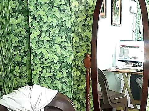 Snapshot of yummy_21xxx chatting on October 2025 12:32:01 AM yummy 21xxx online show from October 2025 12:32:01 AM