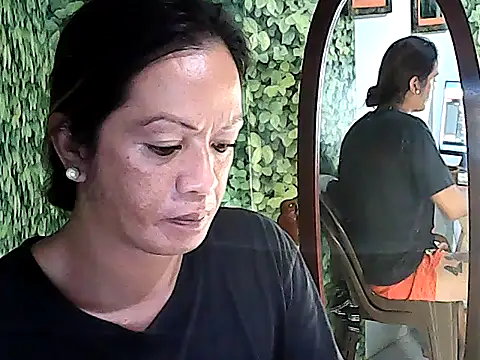 Snapshot of yummy_21xxx chatting on October 2025 09:50:01 AM yummy 21xxx online show from October 2025 09:50:01 AM