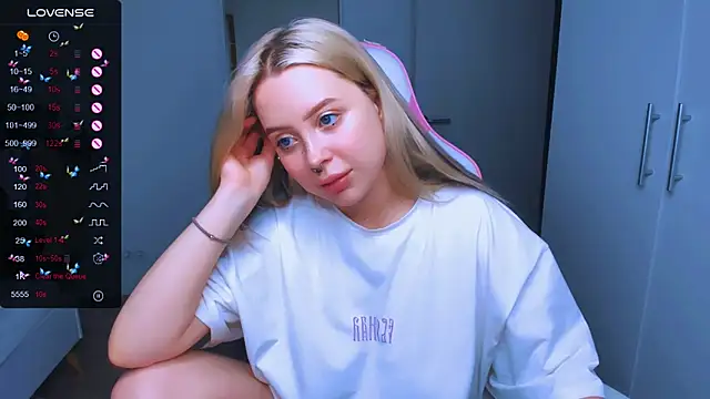 MonaLauu online show from January 2025 02:32:01 PM