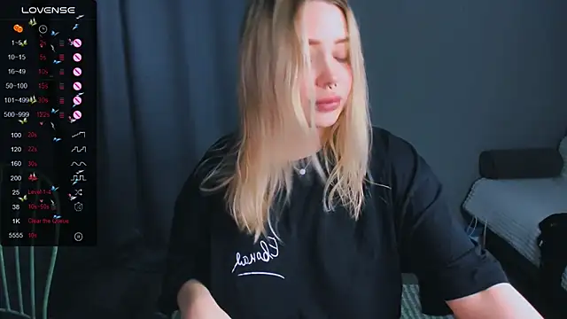 MonaLauu online show from November 2025 05:39:01 PM