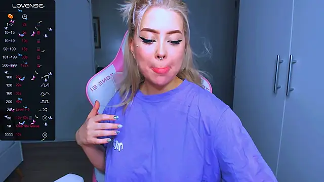 MonaLauu online show from December 2024 11:24:01 PM