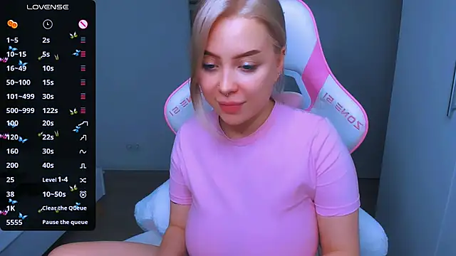 MonaLauu online show from December 2024 10:44:02 PM