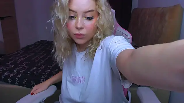 MonaLauu online show from September 2025 12:49:01 AM