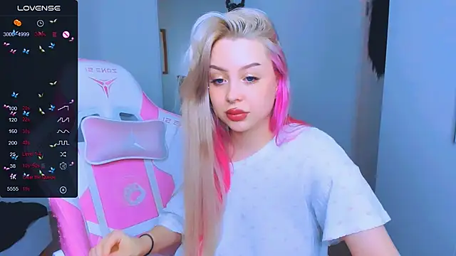 MonaLauu online show from March 2025 12:12:01 PM