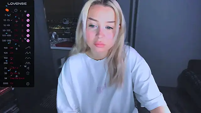 MonaLauu online show from January 2026 03:43:02 AM