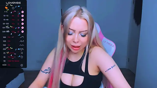 MonaLauu online show from March 2025 04:09:02 PM