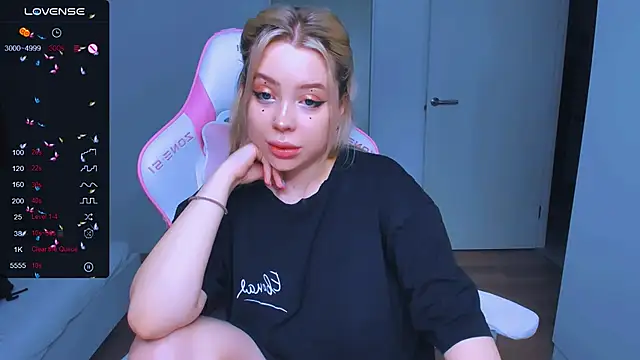 MonaLauu online show from February 2025 03:18:01 AM