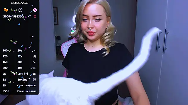 MonaLauu online show from December 2024 06:21:02 PM