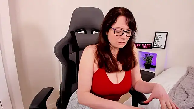 LucieWinters UK online show from January 2026 11:02:02 AM