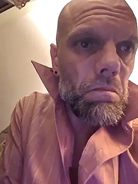 Snapshot of Ladyshaker82 chatting on November 2025 02:17:02 AM Ladyshaker82 online show from November 2025 02:17:02 AM