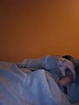 Snapshot of Ladyshaker82 chatting on December 2025 03:29:02 AM Ladyshaker82 online show from December 2025 03:29:02 AM