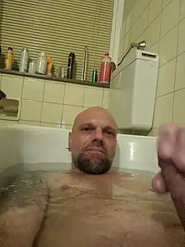 Ladyshaker82 online show from April 2026 12:00:01 AM