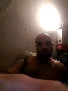 Snapshot of Ladyshaker82 chatting on February 2025 09:20:01 PM Ladyshaker82 online show from February 2025 09:20:01 PM