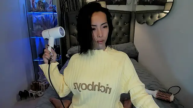 reighnempress online show from December 2025 02:45:02 AM