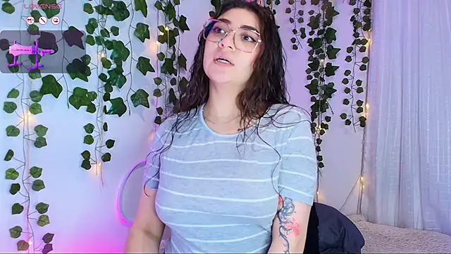 Snapshot of Samii_Evans chatting on October 2025 06:25:01 AM Samii Evans online show from October 2025 06:25:01 AM