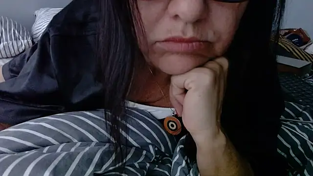 Snapshot of Linda1975 chatting on June 2026 06:24:02 AM Linda1975 online show from June 2026 06:24:02 AM