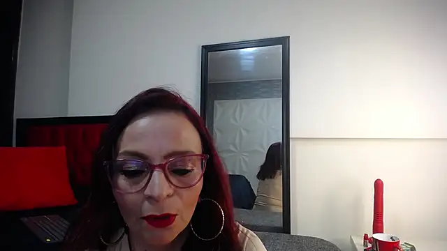 Snapshot of Miss_ellien chatting on October 2025 03:07:02 AM Miss ellien online show from October 2025 03:07:02 AM