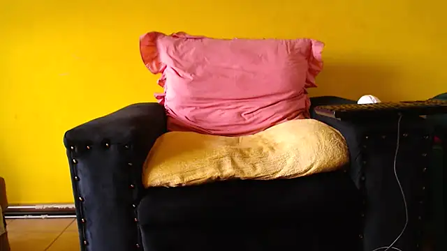 Snapshot of zuluboyxx chatting on October 2025 06:34:01 AM zuluboyxx online show from October 2025 06:34:01 AM