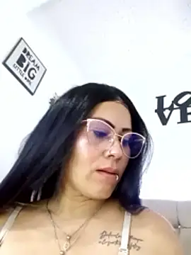 Snapshot of Tania_mature chatting on May 2026 05:19:02 PM Tania mature online show from May 2026 05:19:02 PM