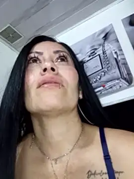 Snapshot of Tania_mature chatting on April 2026 05:39:01 PM Tania mature online show from April 2026 05:39:01 PM