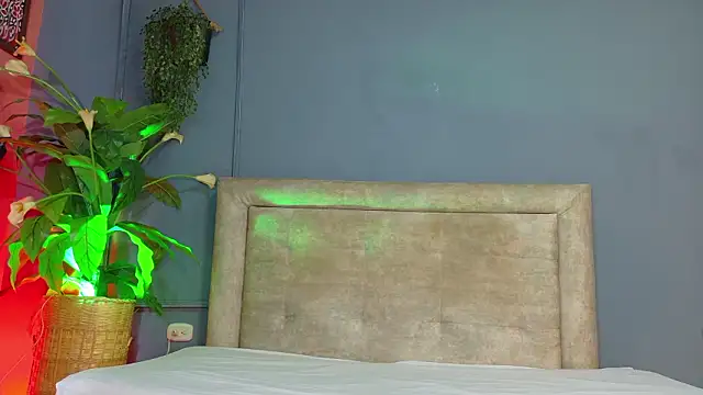 nicol snow online show from March 2026 01:25:02 PM