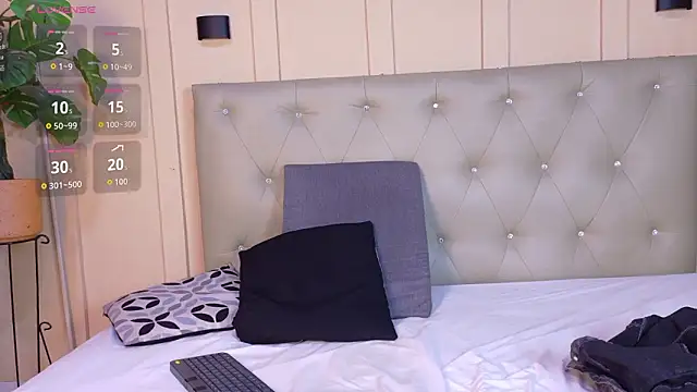 nicol snow online show from March 2026 07:35:01 PM