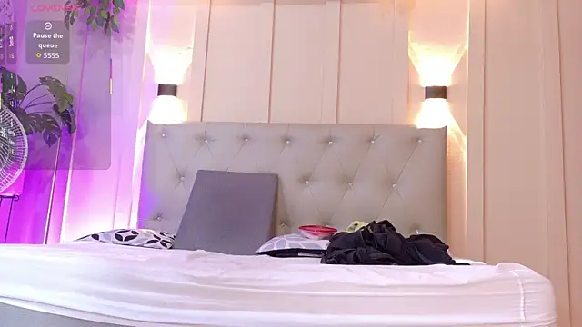 nicol snow online show from November 2025 01:37:01 PM