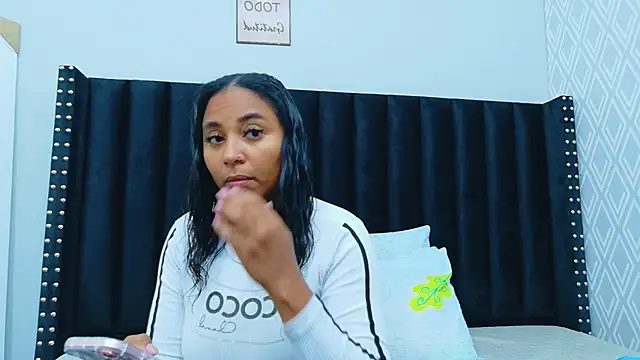 Snapshot of colombiamommy chatting on February 2026 12:28:02 PM colombiamommy online show from February 2026 12:28:02 PM