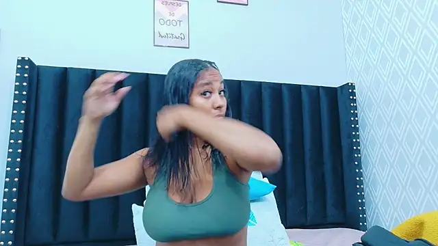 Snapshot of colombiamommy chatting on February 2026 12:13:02 PM colombiamommy online show from February 2026 12:13:02 PM