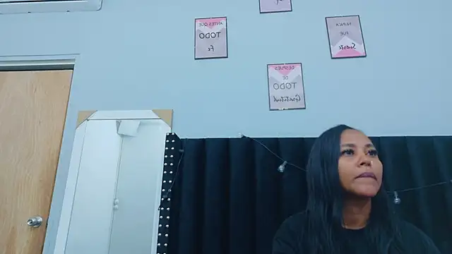 colombiamommy online show from November 2025 12:37:01 PM