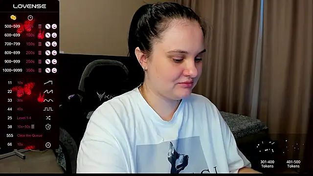 Snapshot of AlanaBrox chatting on October 2025 12:17:02 PM AlanaBrox online show from October 2025 12:17:02 PM
