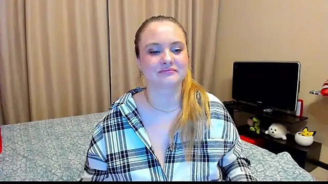 Snapshot of AlanaBrox chatting on December 2024 11:18:01 PM AlanaBrox online show from December 2024 11:18:01 PM
