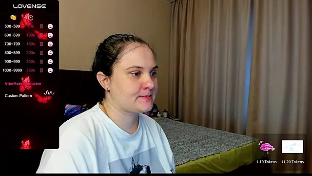 Snapshot of AlanaBrox chatting on October 2025 09:08:01 AM AlanaBrox online show from October 2025 09:08:01 AM