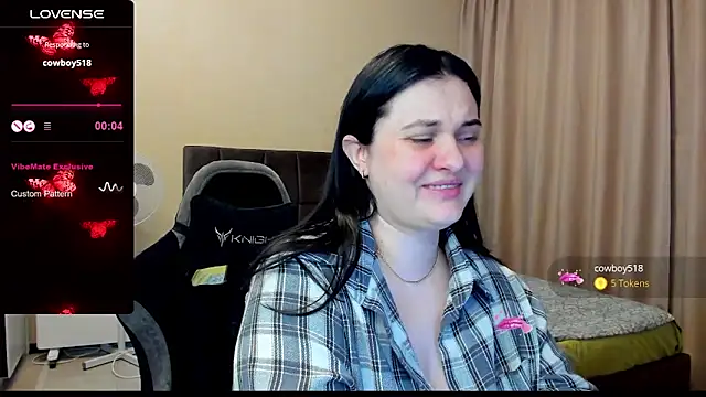 Snapshot of AlanaBrox chatting on September 2025 03:19:02 PM AlanaBrox online show from September 2025 03:19:02 PM