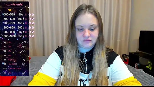 Snapshot of AlanaBrox chatting on January 2025 06:42:01 AM AlanaBrox online show from January 2025 06:42:01 AM