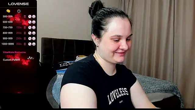 Snapshot of AlanaBrox chatting on October 2025 12:31:02 AM AlanaBrox online show from October 2025 12:31:02 AM