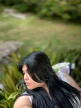 Alyaa s online show from April 2026 01:01:01 PM