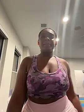Snapshot of TilaTotti chatting on May 2026 02:08:01 AM TilaTotti online show from May 2026 02:08:01 AM